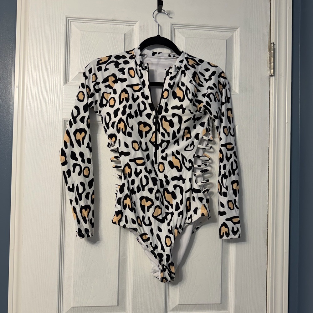 Leopard print long sleeve one piece swimsuit size small with cups